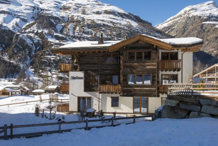 Luxurious chalet with 4 apartments and swimming pool