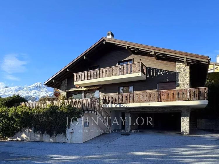 Chalet avec vue et grand potentiel – Crans-Montana