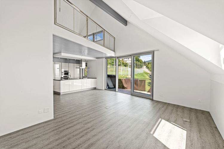Appartement de 5.5 pièces rénové avec vue panoramique sur le lac Léman