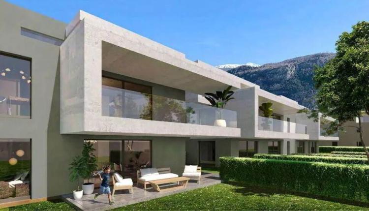 Appartement au 1er étage avec grand balcon