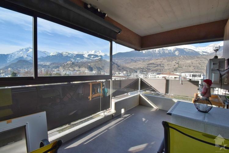 Appartement de 5.5 pièces en attique complètement rénové