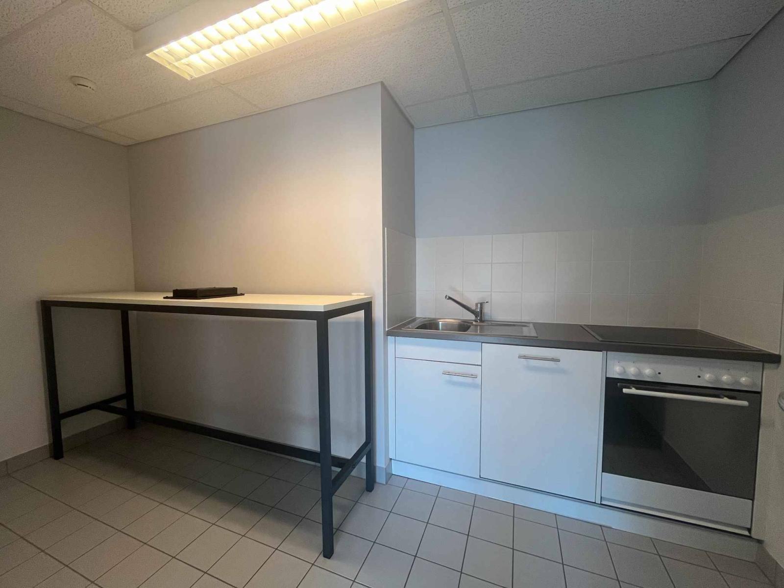 Bureaux 480m2 lumineux à proximité de l'aéroport et de la Place des Nations