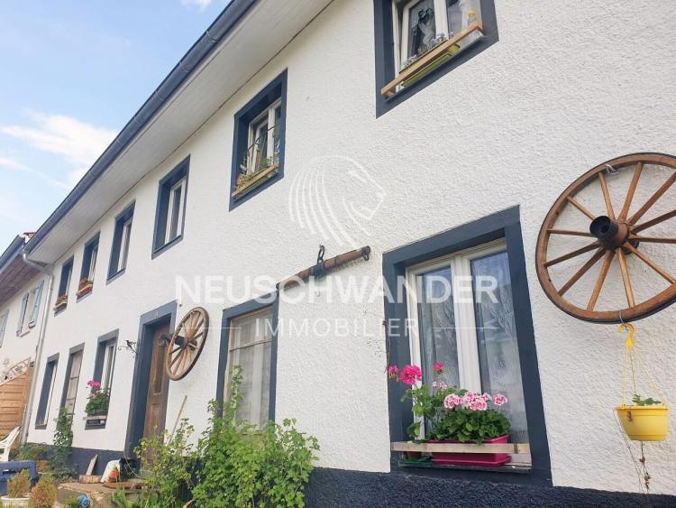 À vendre maison locative de 3 appartements et 15 box/dépôts à Movelier