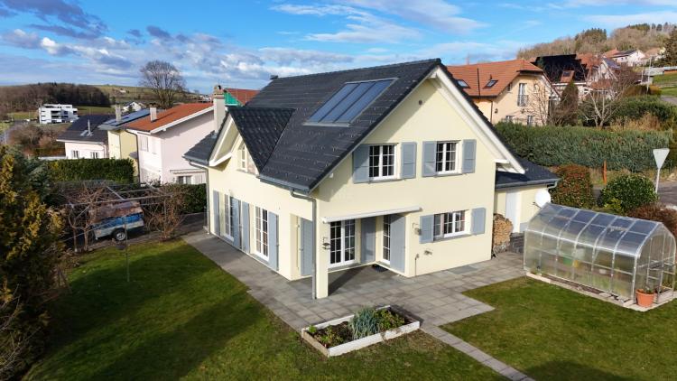 Belle villa individuelle avec pavillon et jardin