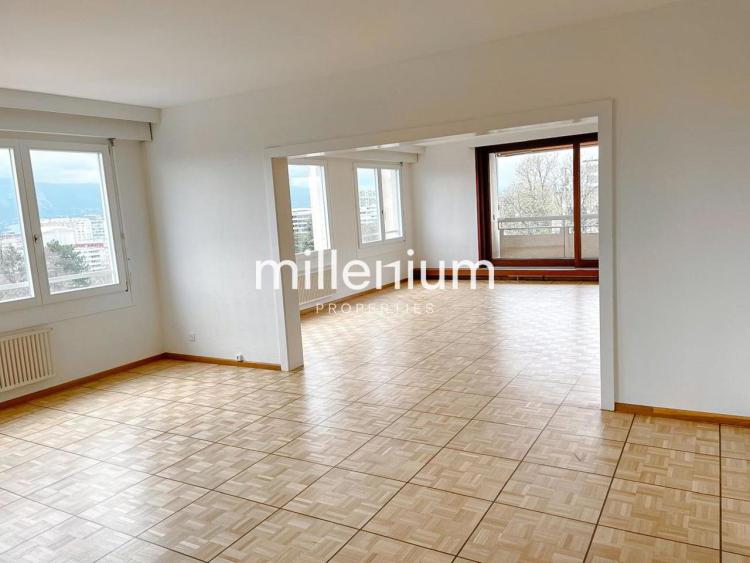 Grand appartement avec vue dégagé sur jardin et jet d’eau au Grand Sac