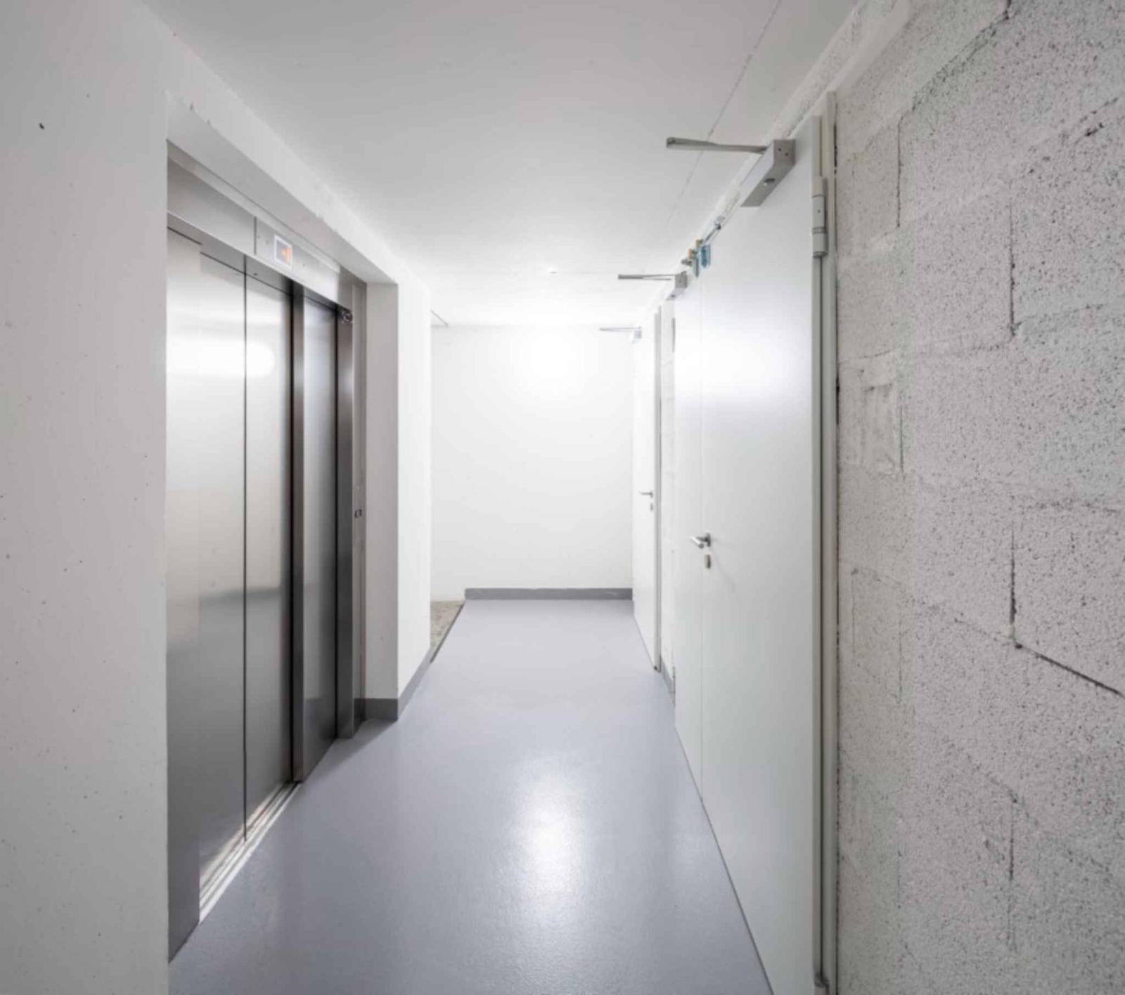 Atelier / Showroom de 350 m² à Meyrin