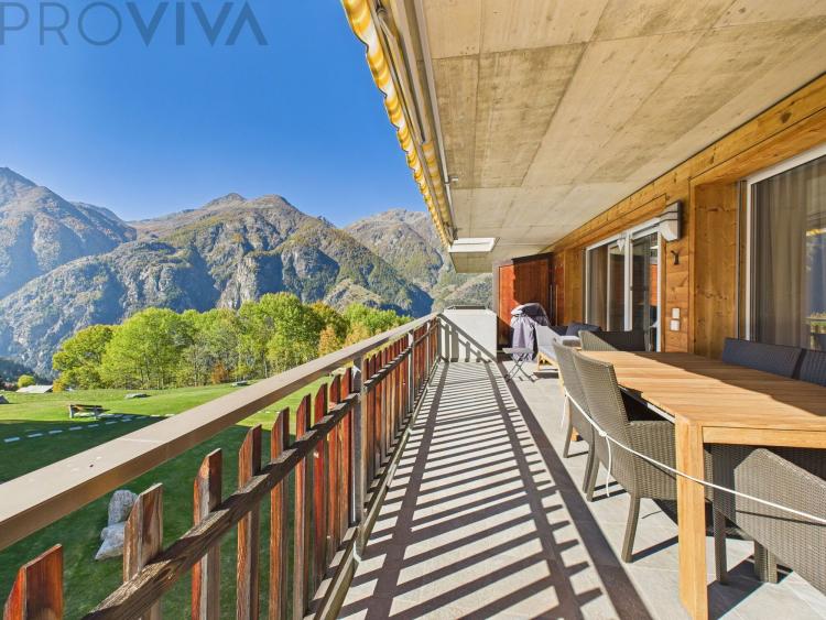 Appartement exclusif de 4.5 pièces avec charme, vue & double garage