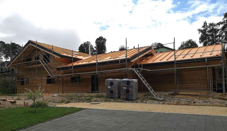 Grande maison en madrier massif pour fin 2025, clés en main