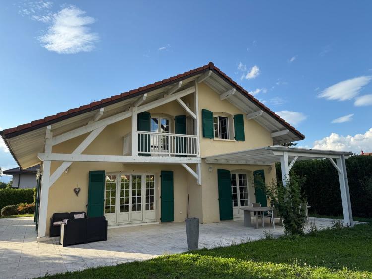 Magnifique villa de standing sise à Veigy, proche de la frontière de Meinier.