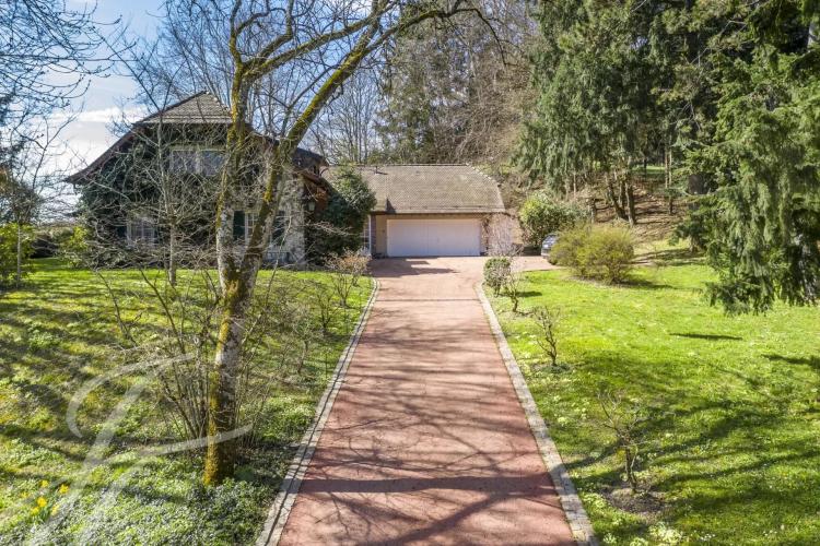 Villa de Maître dans un cadre verdoyant près de Lutry
