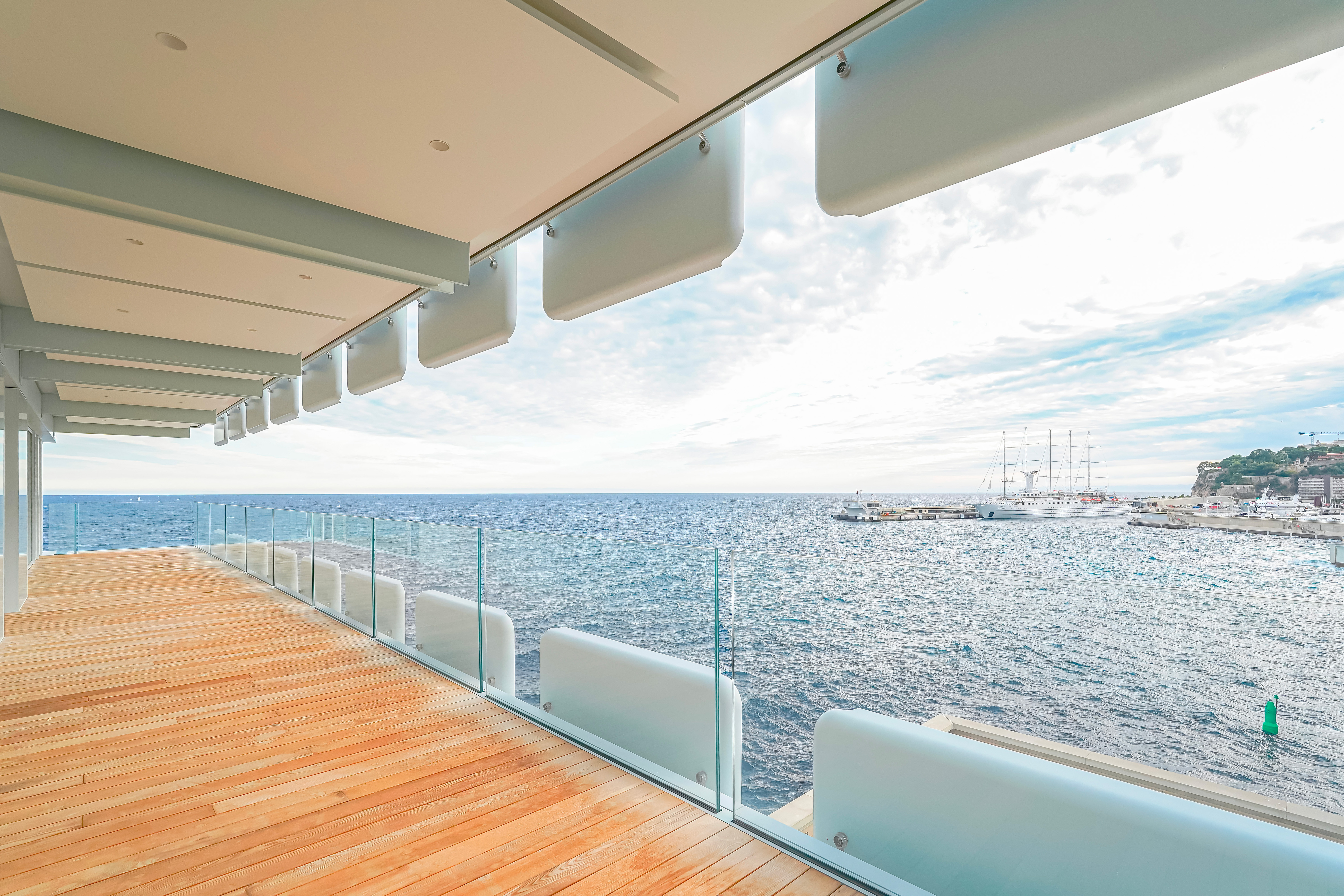 wbo6E_terrasse-vue-mer-2-renzo-barnes-monaco-1763138241.jpg