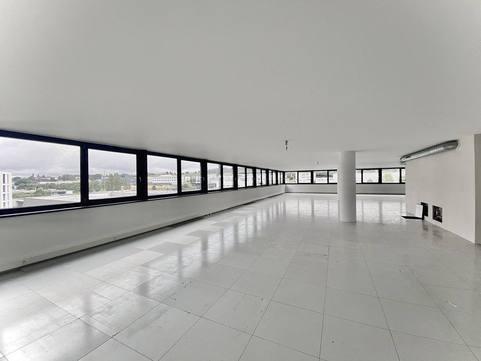 Atelier, laboratoire, locaux neufs de 300 m2 à louer
