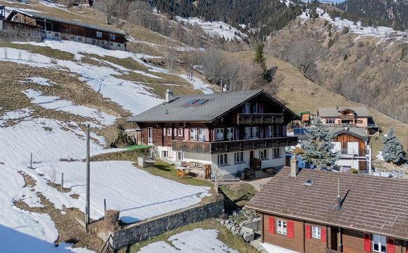 Grosses Zweifamilienchalet mit fantastischer Aussicht in Ried-Mörel