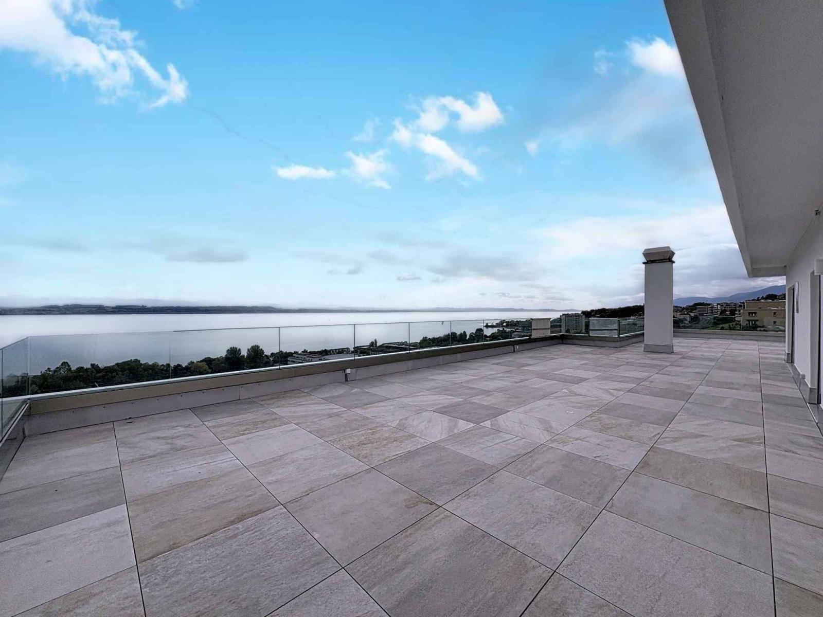 Penthouse de standing de 6,5 pièces dominant le lac et les montagnes