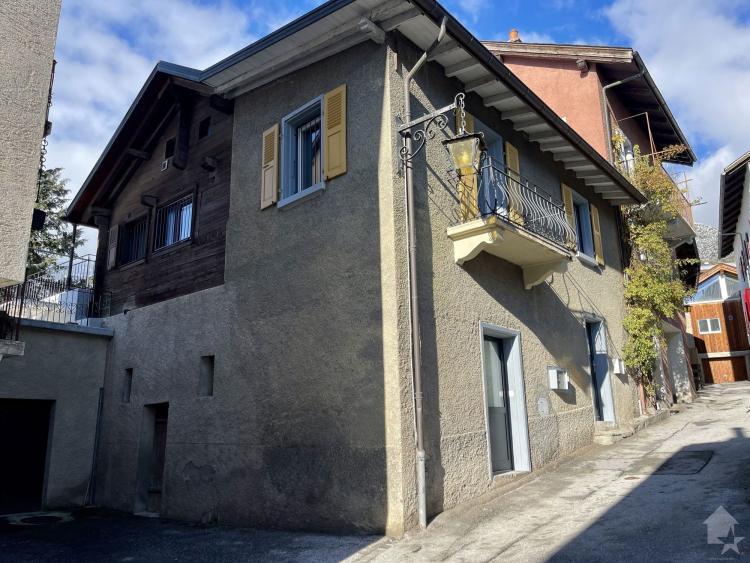 Maison villageoise rénovée comprenant 2 appartements (2.5 et 3.5 pces)