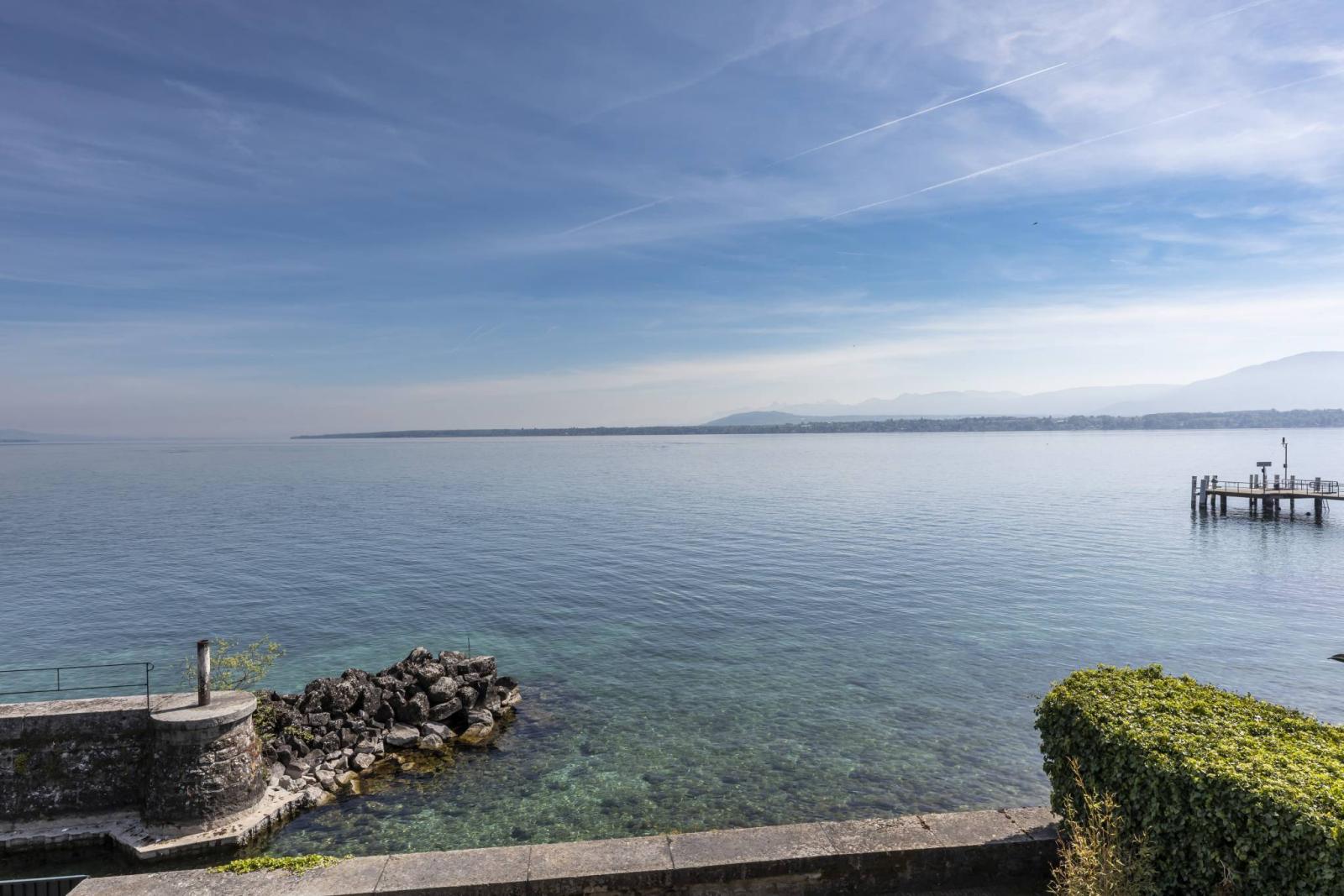Magnifique maison de maître pieds dans l'eau avec dépendance et port privé