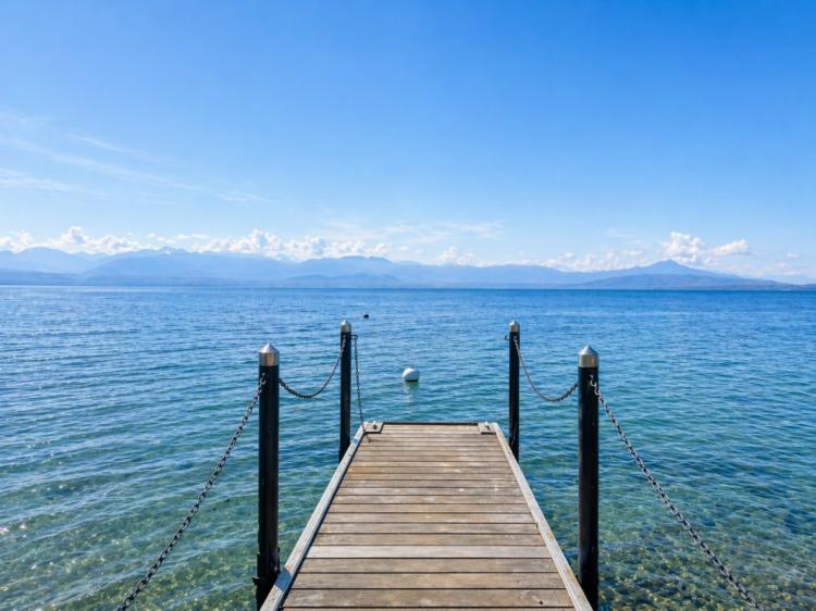 House for sale in Perroy, CH