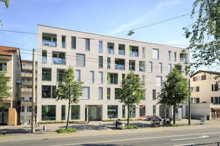 Appartement de 3,5 pièces au 1er étage d'environ 88.10m2 avec balcon