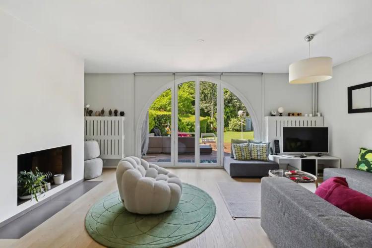 Beautiful Family Villa next to the lake in Bellevue
