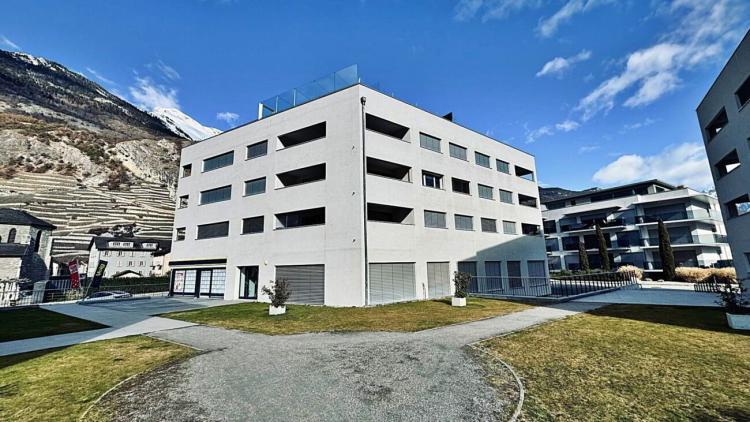 Opportunité d'investissement exceptionnelle ; attique de 4,5 pièces avec terrasse panoramique au centre du village