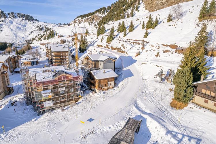 Historisches Drei-Parteien-Chalet direkt an der Trainerpiste Alpenrose
