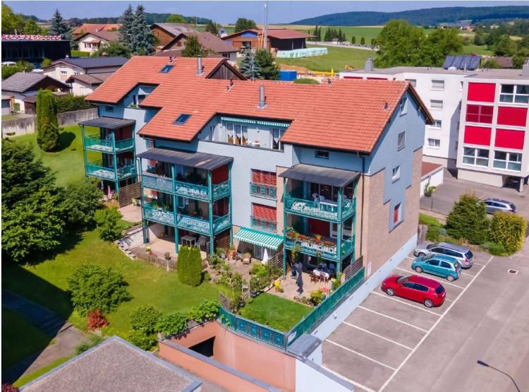 Charmantes Mehrfamilienhaus mit 11 Wohnungen in Bonfol