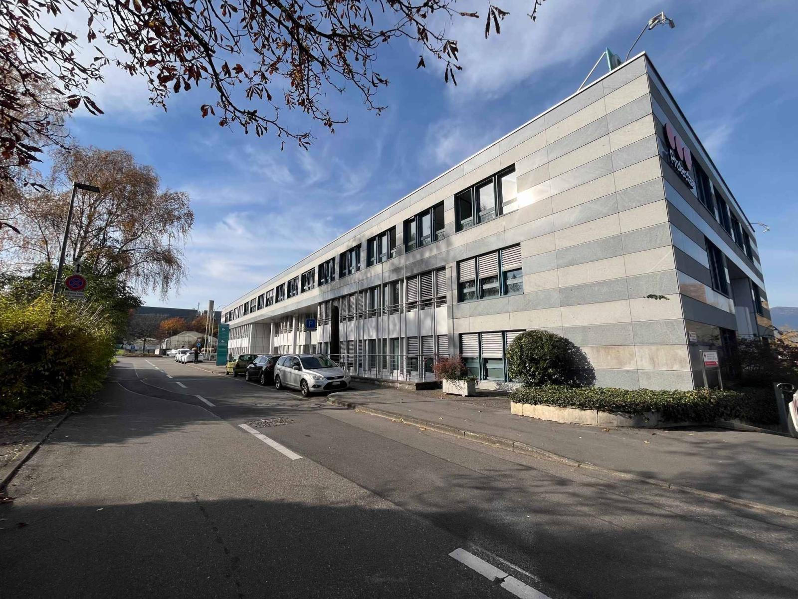 Bureaux de 273m2 lumineux à proximité de l'aéroport et de la Place des Nations