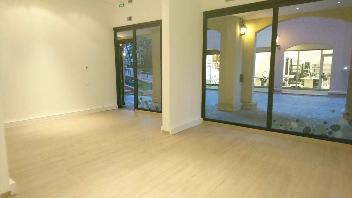 GRAND BUREAU AVEC VITRINE