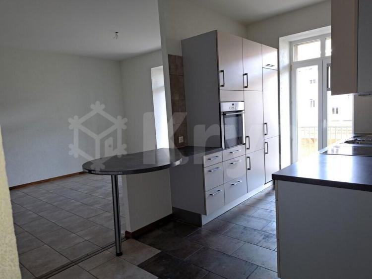 APPARTEMENT DE 4 PIECES 104 M2 1er ETAGE AVEC BALCON