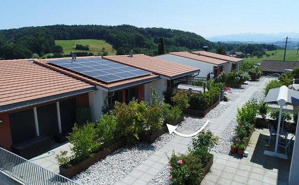 Villa contiguë avec 6 pièces et terrasse et 2 places de parc inclus...