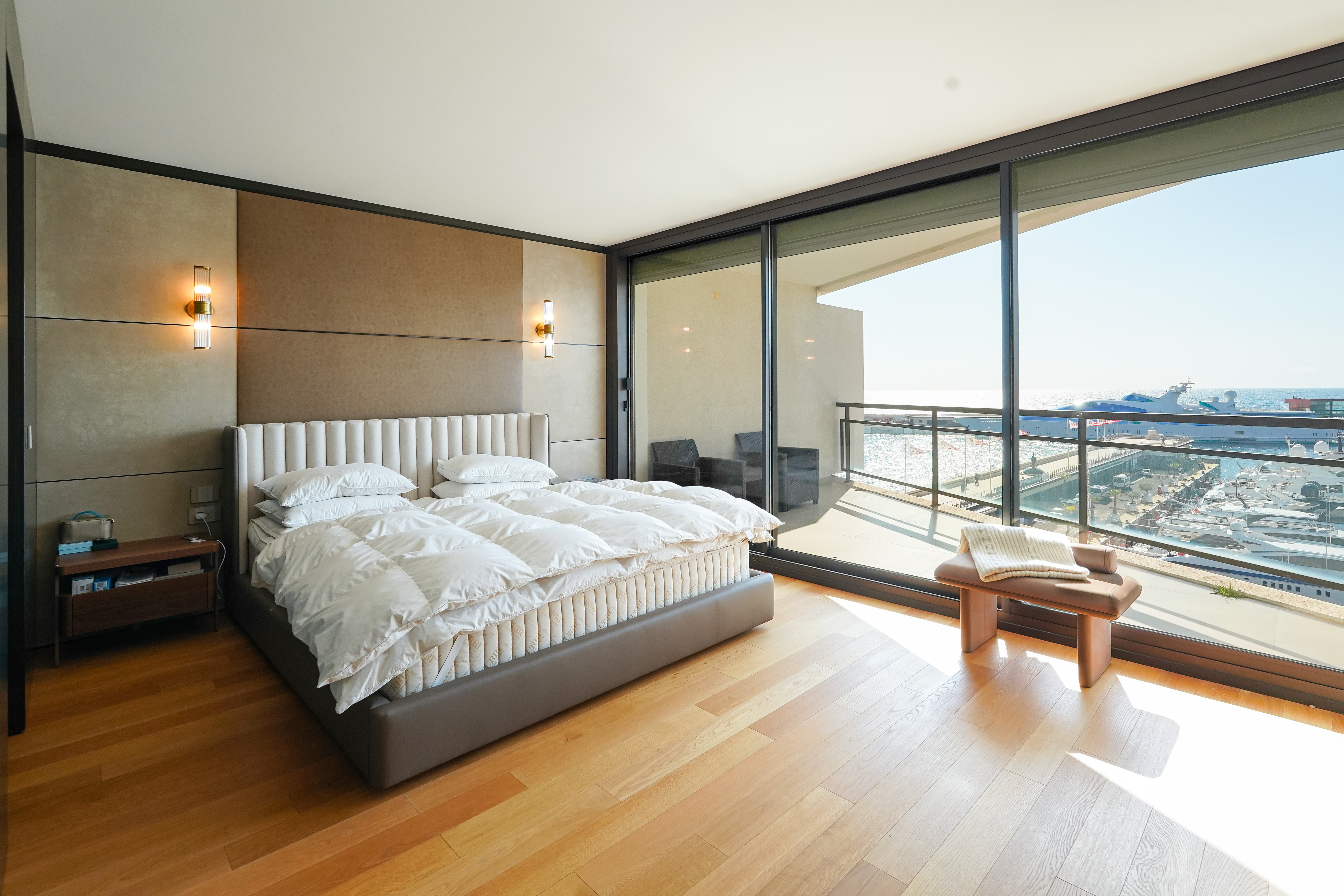 xHHJl_chambre-master-mc-star-barnes-valeri-agency-monaco-1773919056.jpg