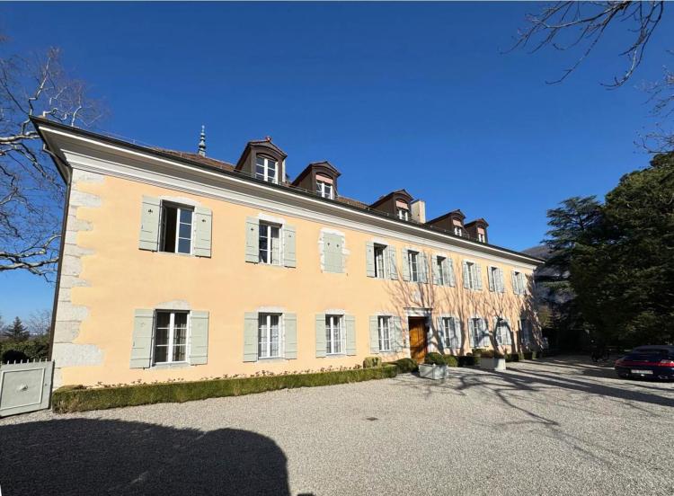 Off market - Propriété élégante à rive gauche