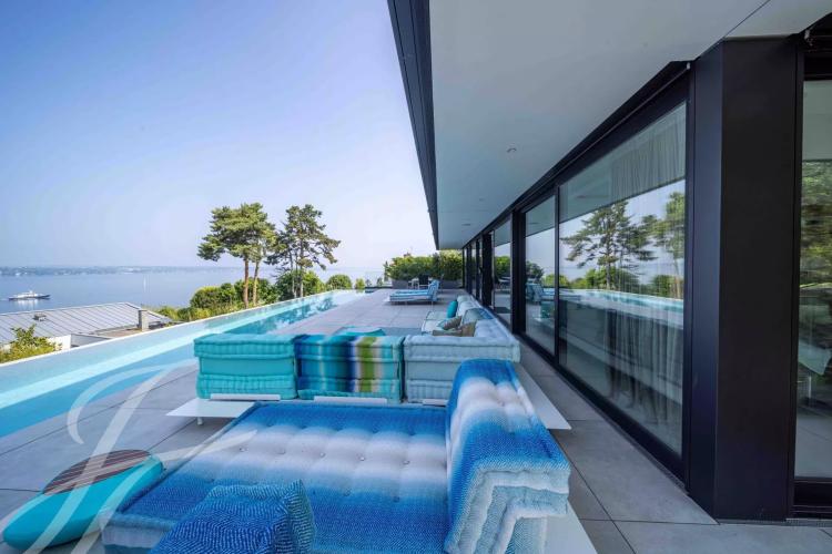L’adresse d’une vie moderne avec vue lac