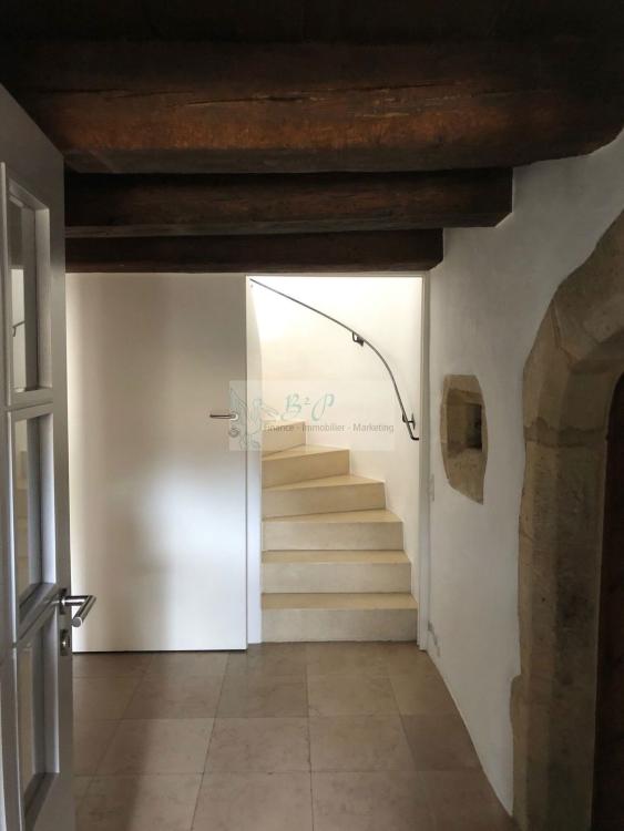 Magnifique villa de 5.5 pièces dans un cadre verdoyant et calme.
