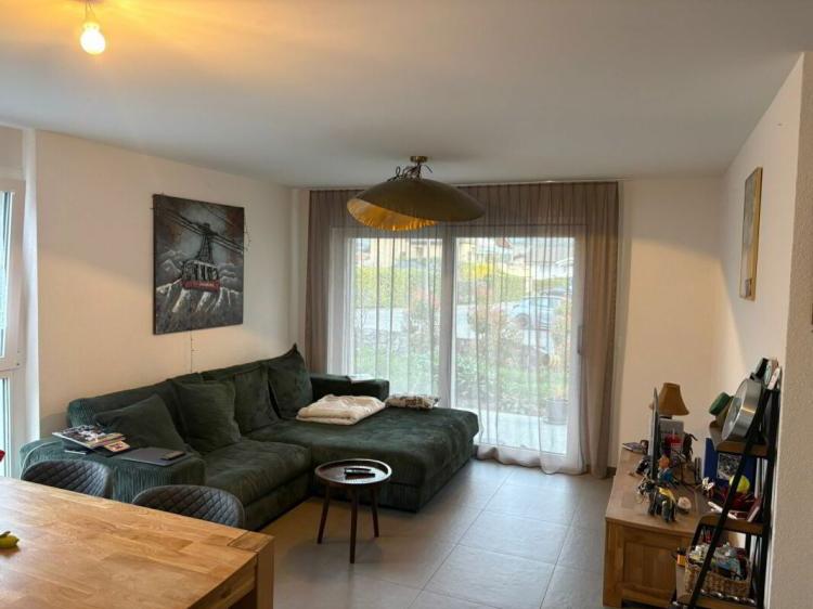 Rez-de-chaussée lumineux avec grande terrasse, jardin et 2 places de parc - Conthey