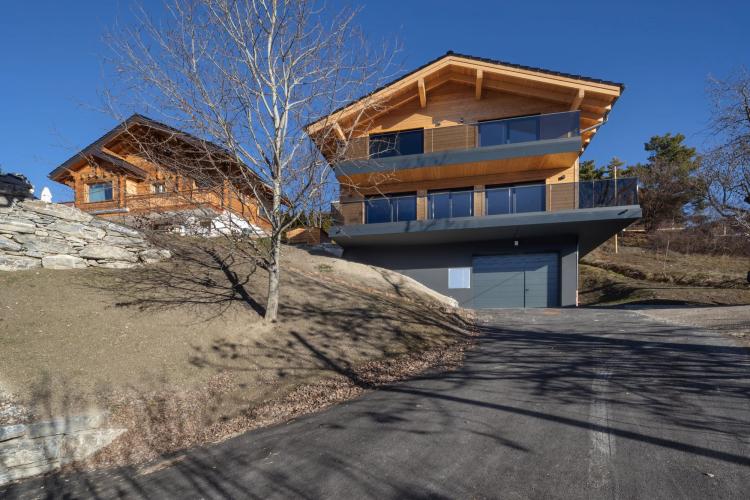 House for sale, Route du Lac 21 (Lens, Switzerland)