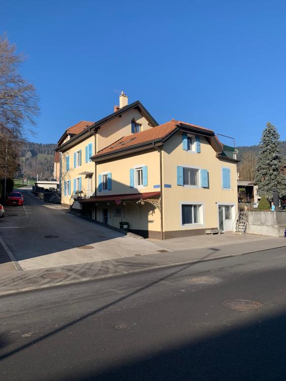 2105 Travers/NE Verkauf eines Gebäudes mit 4 Wohnungen und 4 Parkplätzen