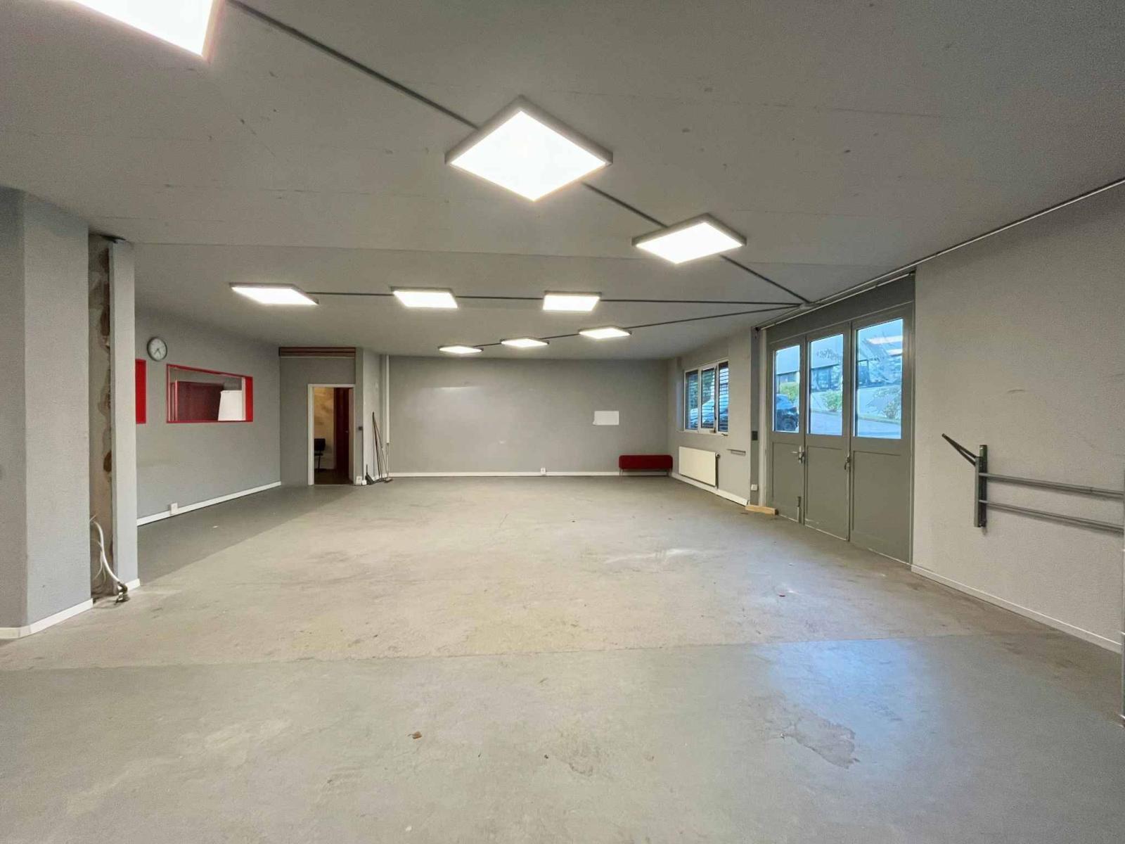 Atelier,dépôt, locaux de 490 m2 à louer à Lausanne
