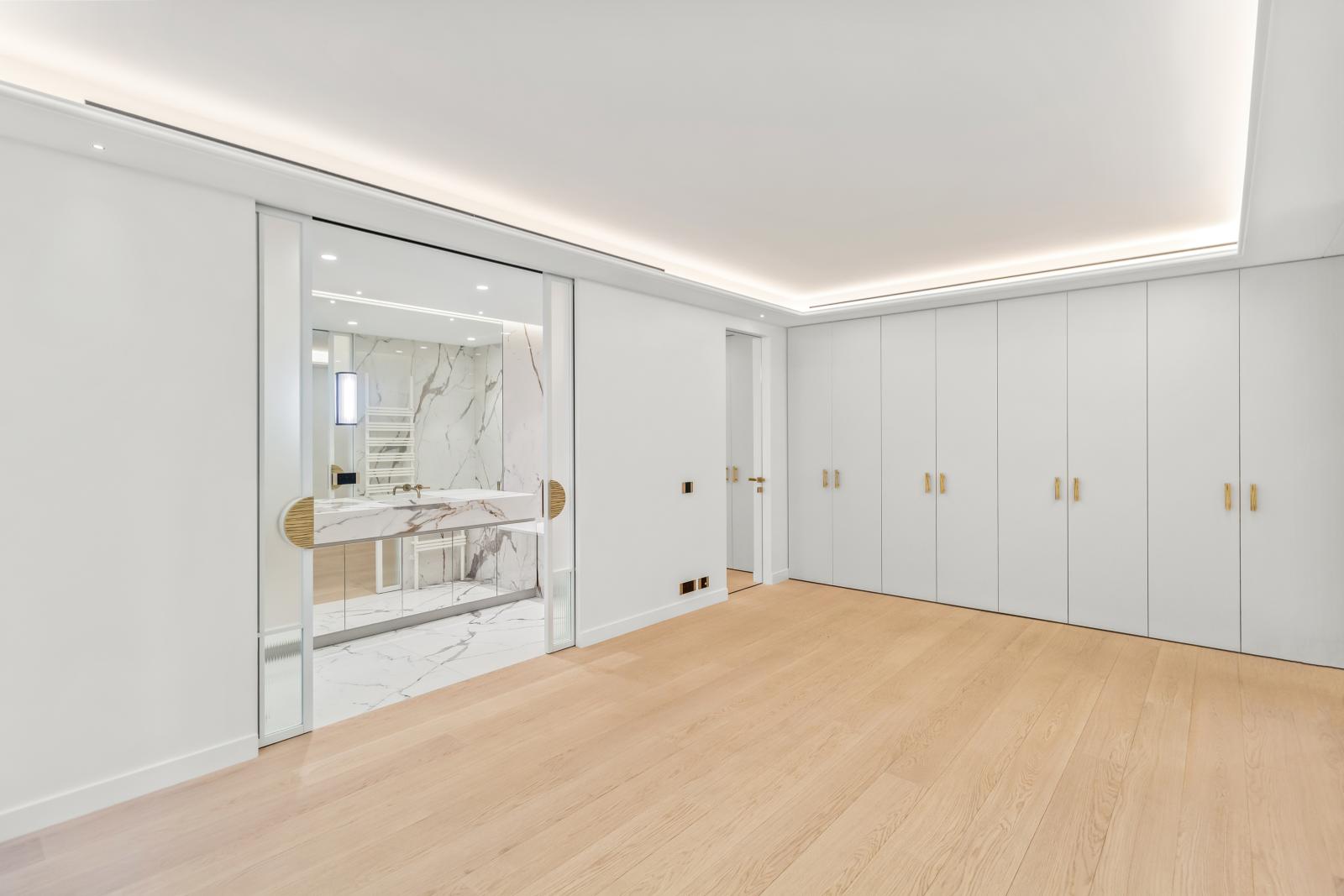 Résidence du Métropole – Élégant appartement de prestige de 3 chambres au cœur du Carré d’Or