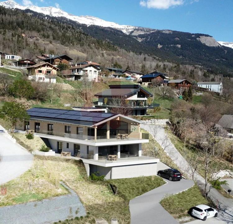Magnifique attique de 4,5 pièces avec vaste terrasse et vue dégagée à Luc (Ayent)