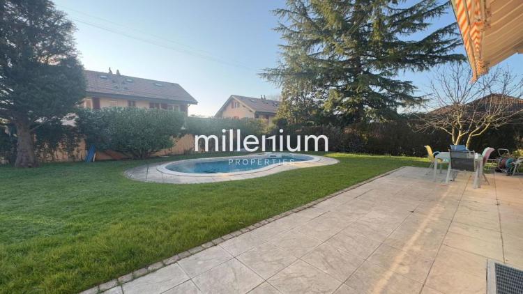 Belle maison familiale avec piscine à Onex