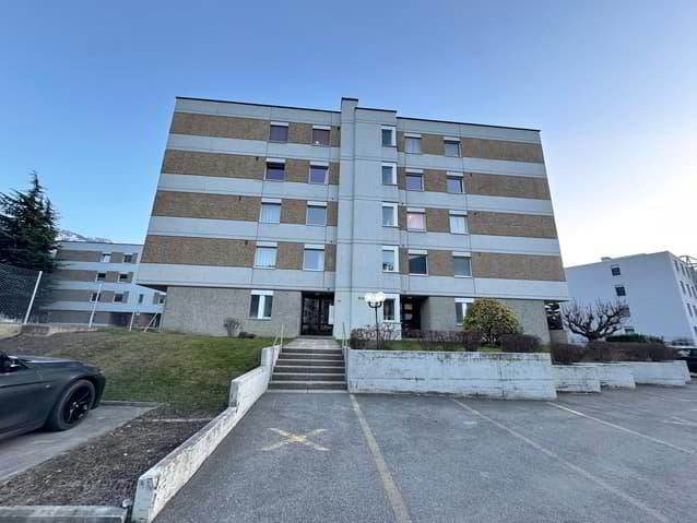 Conthey - Studio avec terrasse et place de parc, proche de toutes...