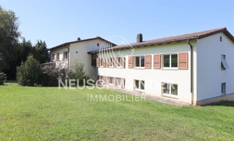 Sur les hauts de Porrentruy, domaine de 12 pièces à vendre