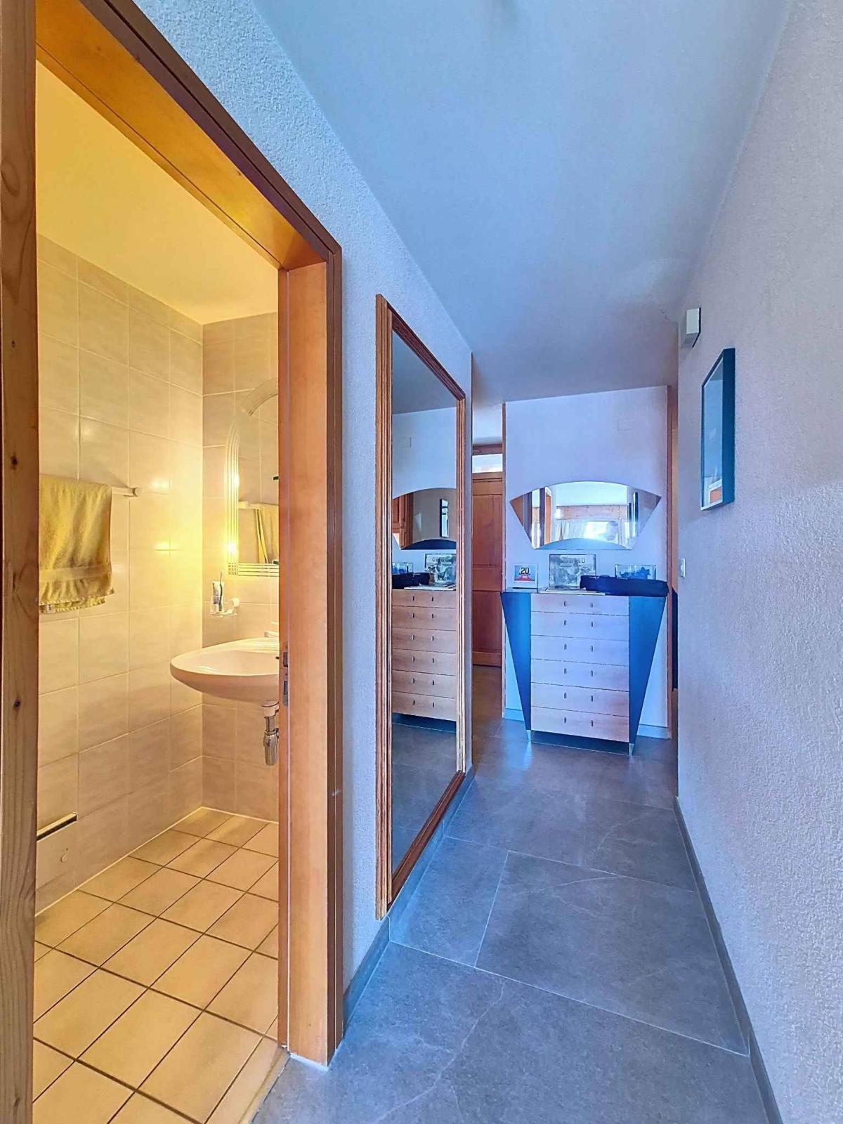 BEL APPARTEMENT 3 CHAMBRES 100 M2 - CENTRAL ET AU CALME