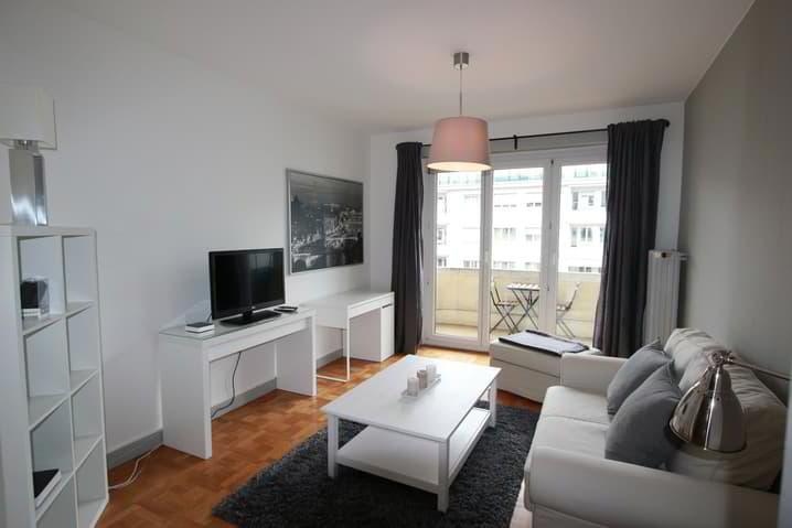 Luminous 2-bedroom apartment in the Charmilles district