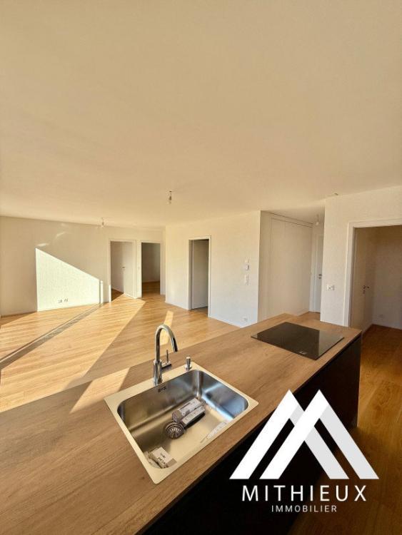 ATTIQUE NEUF DE 3.5 PCES, 112 M2 + TERRASSE PRIVÉE - SION