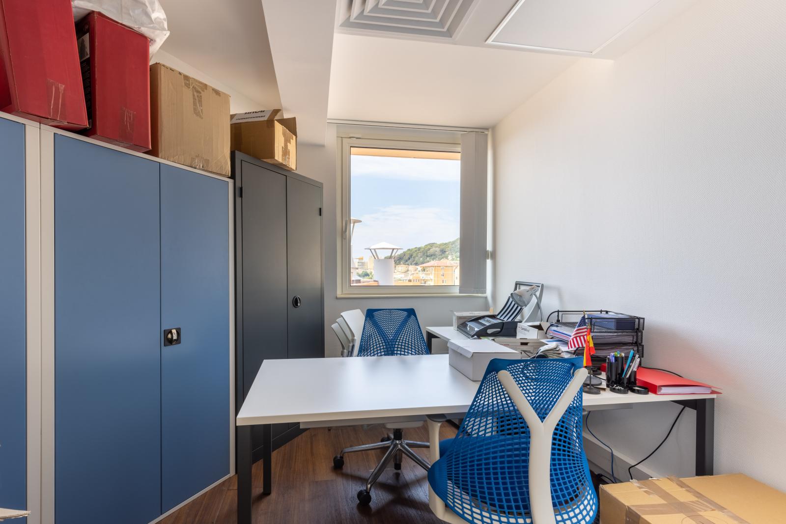 MAGNIFIQUE BUREAUX EN DUPLEX AVEC VUE MER
