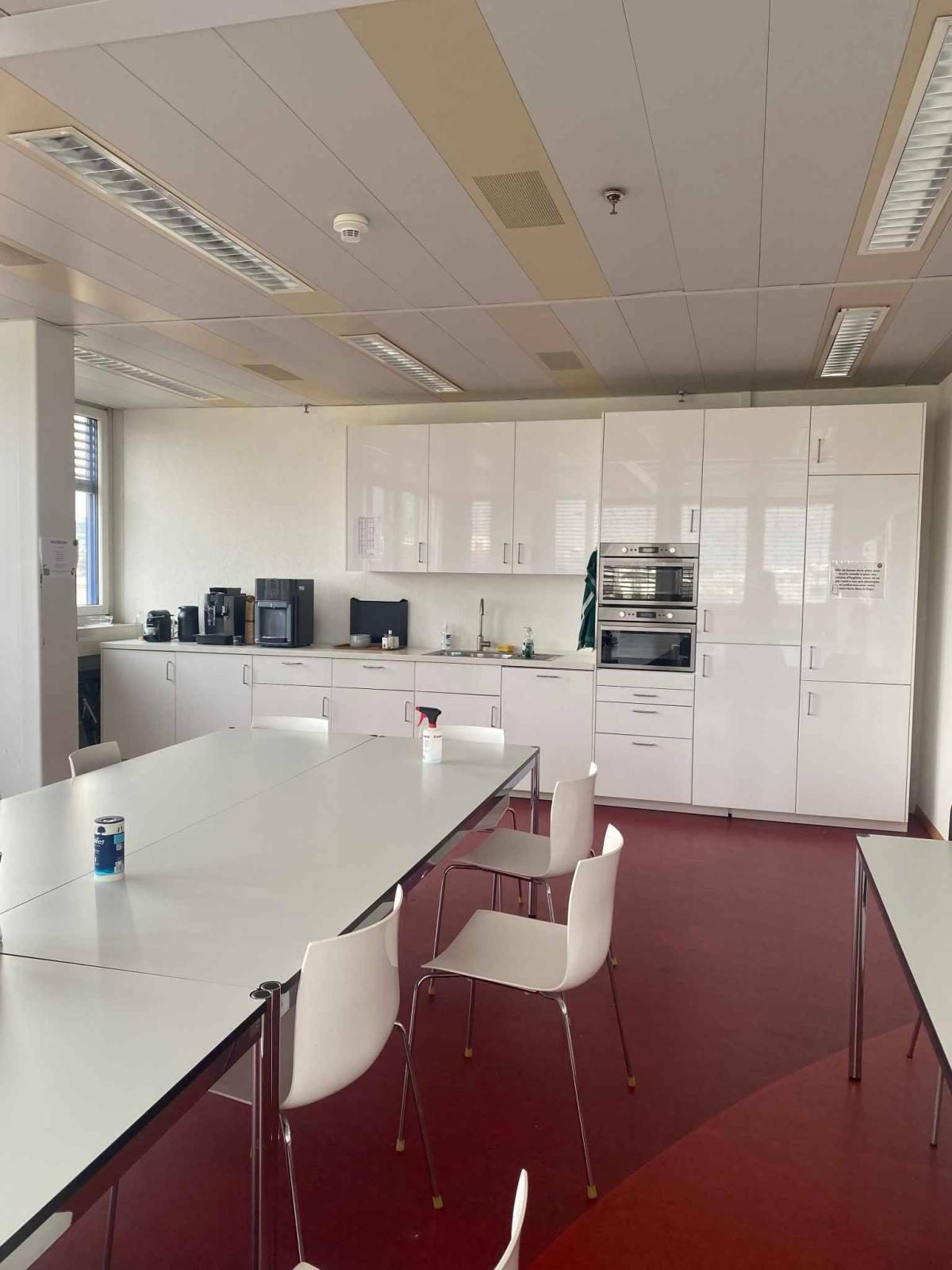 Locaux de 1016 m2 au 2ème étage Zone FTI