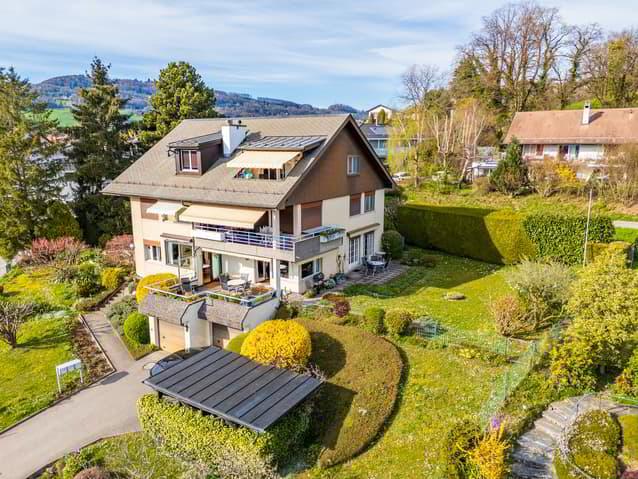 Appartement de 4,5 pièces avec jardin, vue lac et montagnes