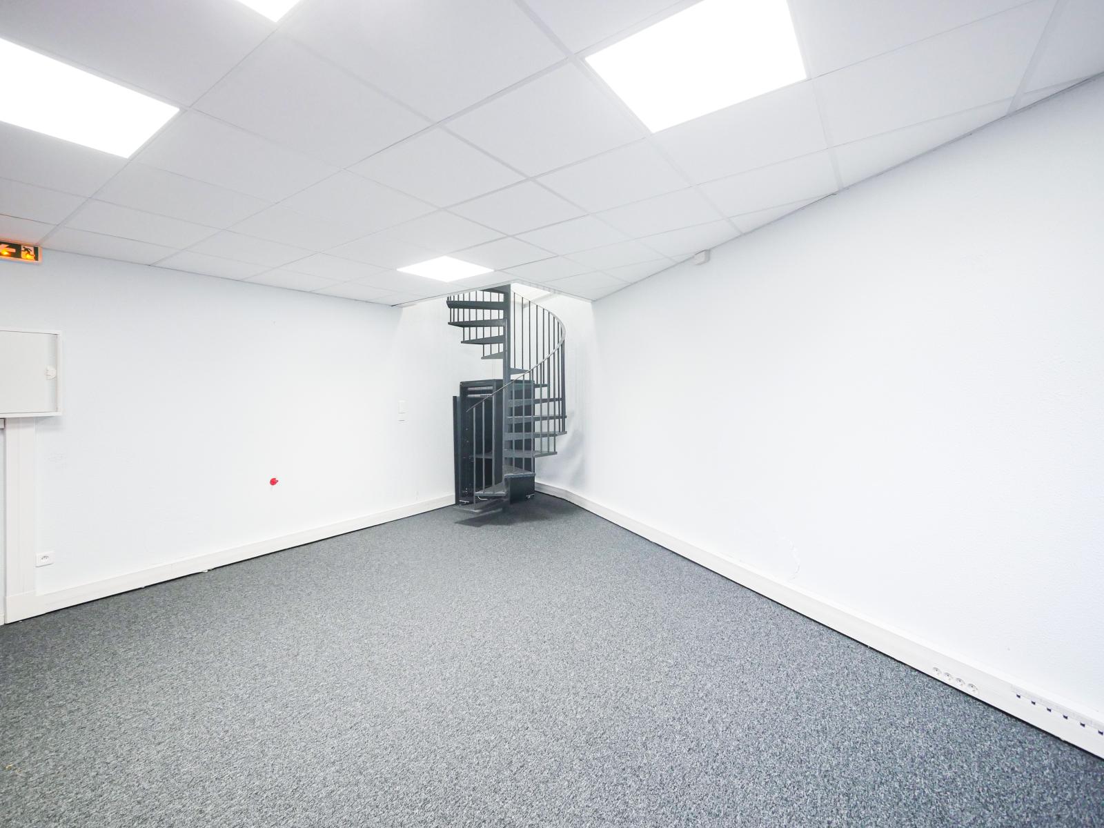 CARRE D'OR - LOCAL A USAGE DE BUREAUX OU COMMERCIAL